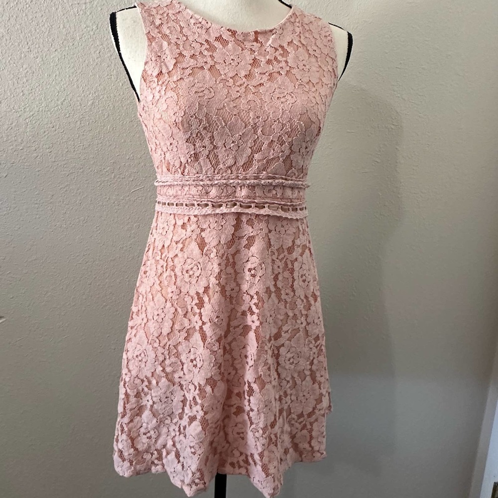 Forever 21 Women's/Junior's Peach Laced Sleeveless Mini Dress -Medium
